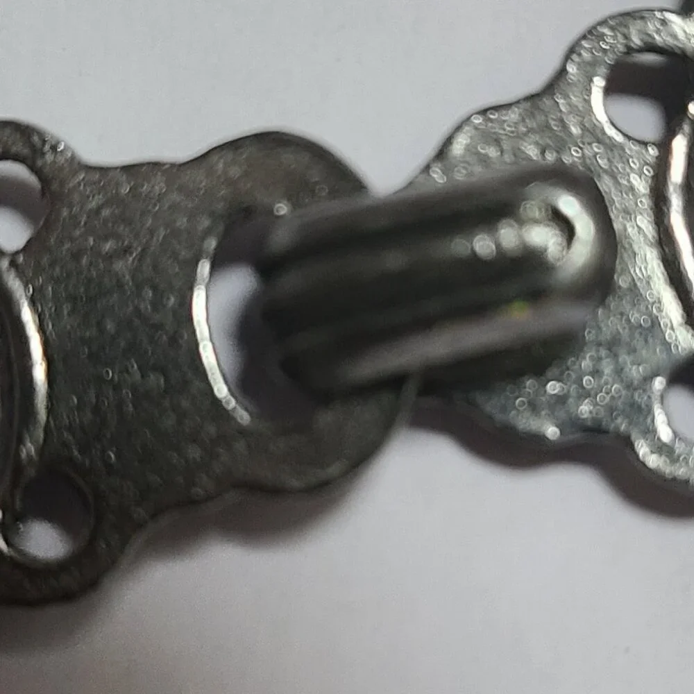 Cape Clasp in Pewter For A Stunning Halloween Outfit by Tinn Per - Picture 5 of 6